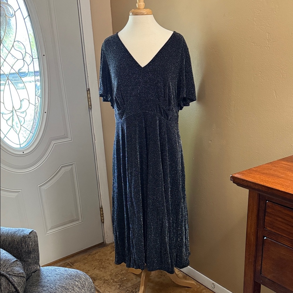 Chic Black Midi Dress with V-Neck